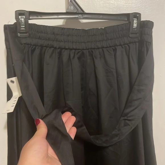 Woman’s Elle satin pleated skirt tie front NWT size MP - Picture 3 of 6